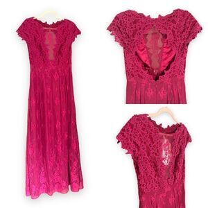 MONIQUE LHUILLIER | Backless Magenta Cap Sleeve Lace Gown (8)